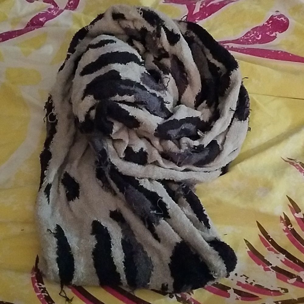 Staring at Stars Women's Gray Animal Print Infinite Loop Scarf Lightweight